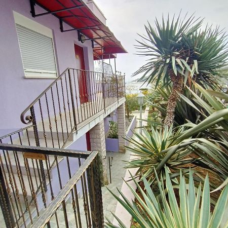 Aparthotel Viola Pjescana Uvala Bagian luar foto