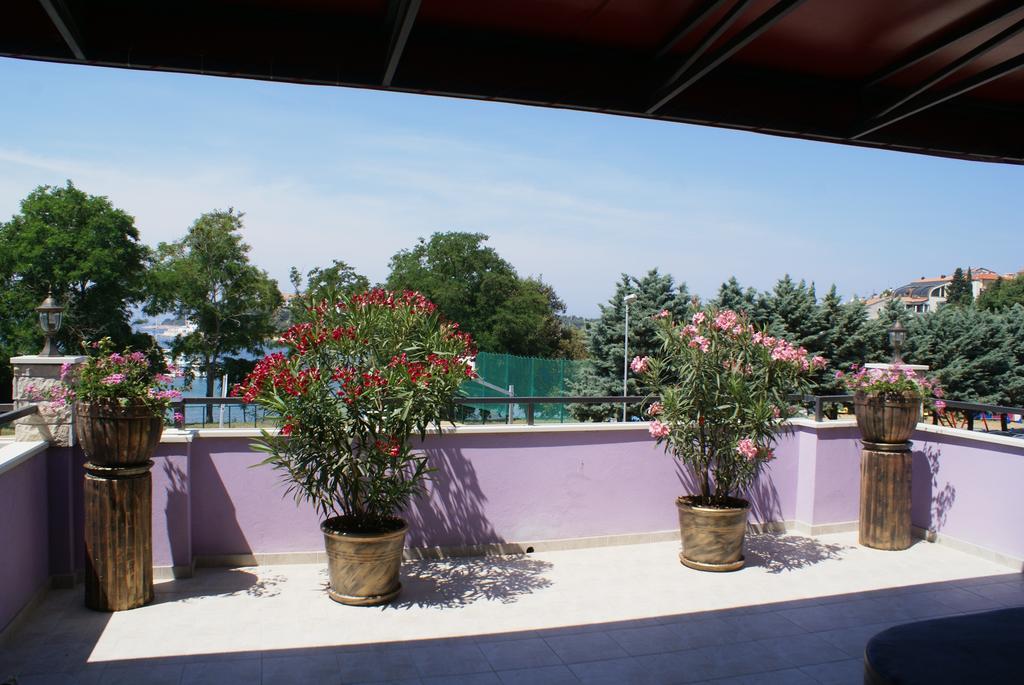 Aparthotel Viola Pjescana Uvala Bagian luar foto