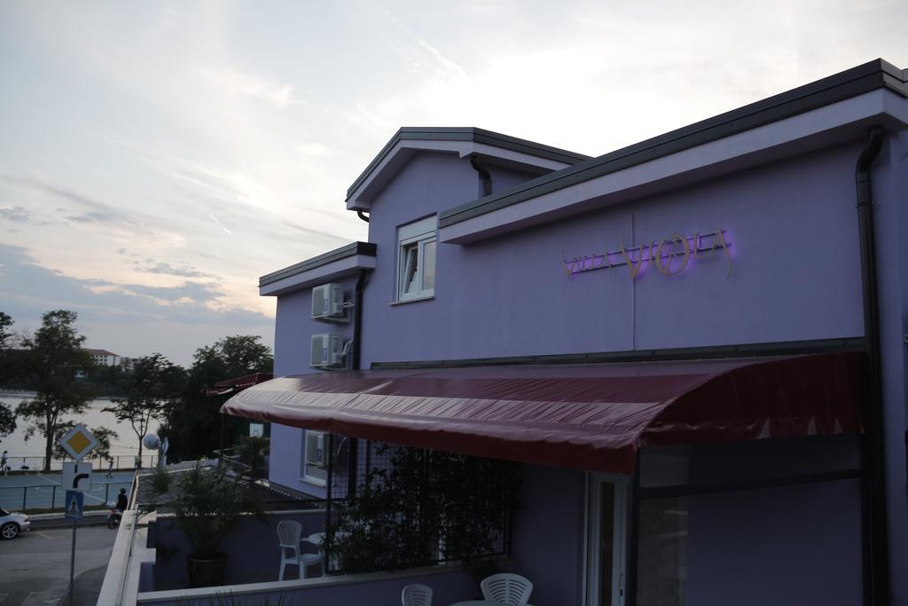 Aparthotel Viola Pjescana Uvala Bagian luar foto