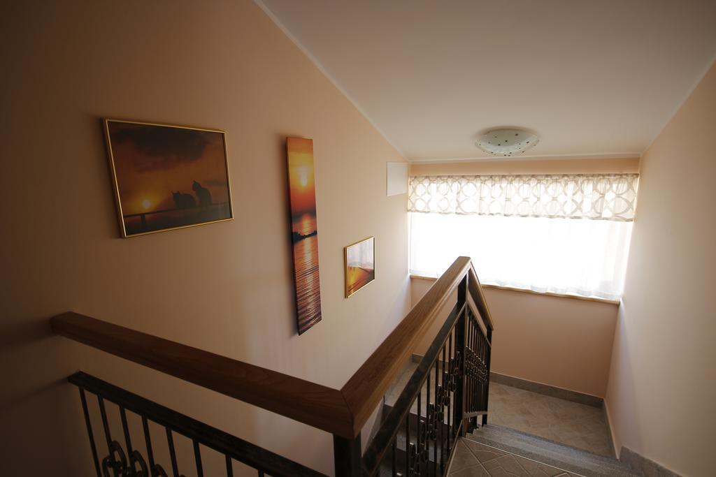 Aparthotel Viola Pjescana Uvala Bagian luar foto