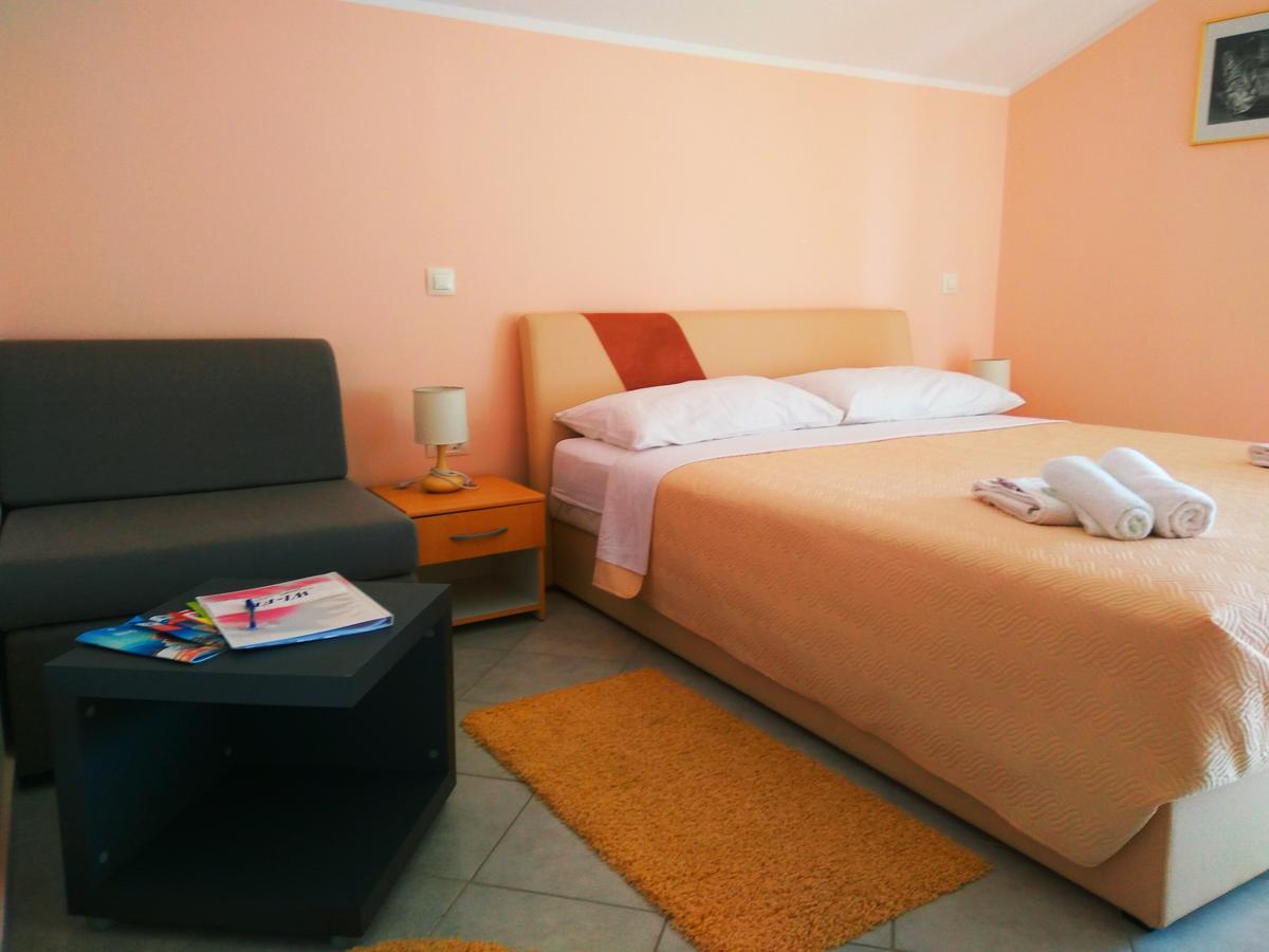 Aparthotel Viola Pjescana Uvala Bagian luar foto