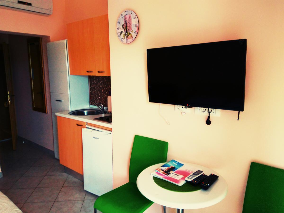 Aparthotel Viola Pjescana Uvala Bagian luar foto
