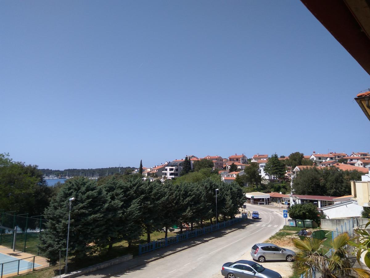 Aparthotel Viola Pjescana Uvala Bagian luar foto