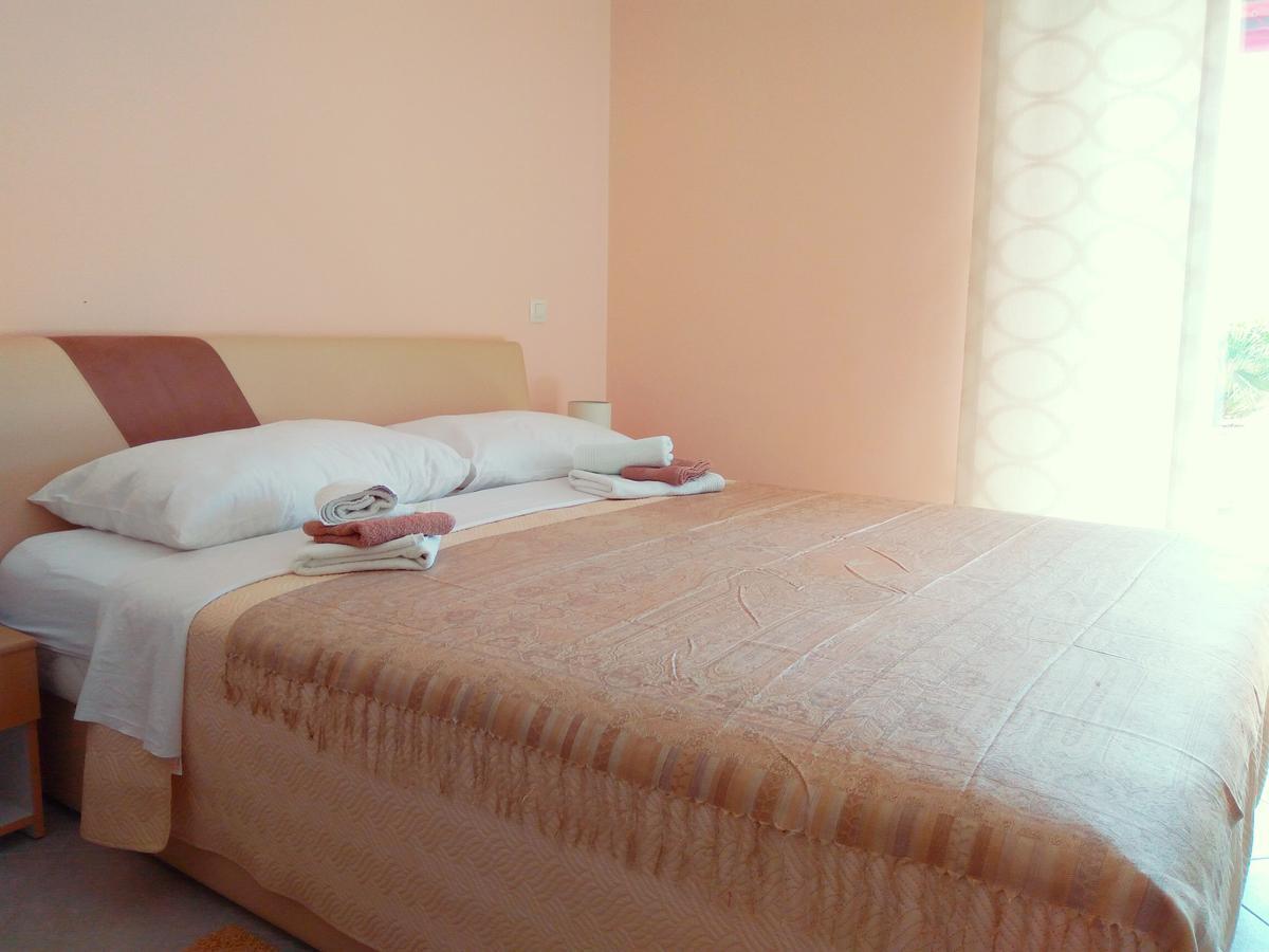 Aparthotel Viola Pjescana Uvala Bagian luar foto