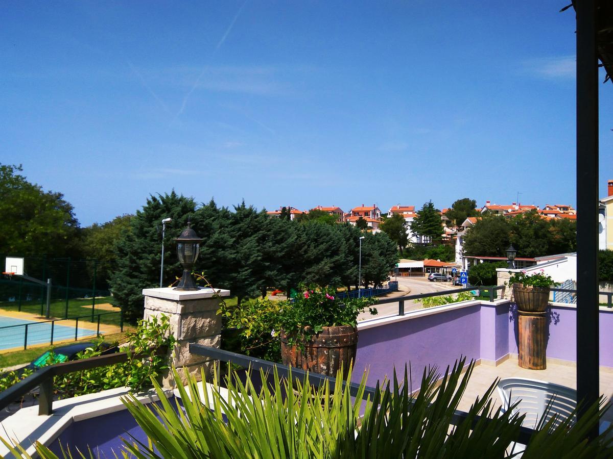 Aparthotel Viola Pjescana Uvala Bagian luar foto
