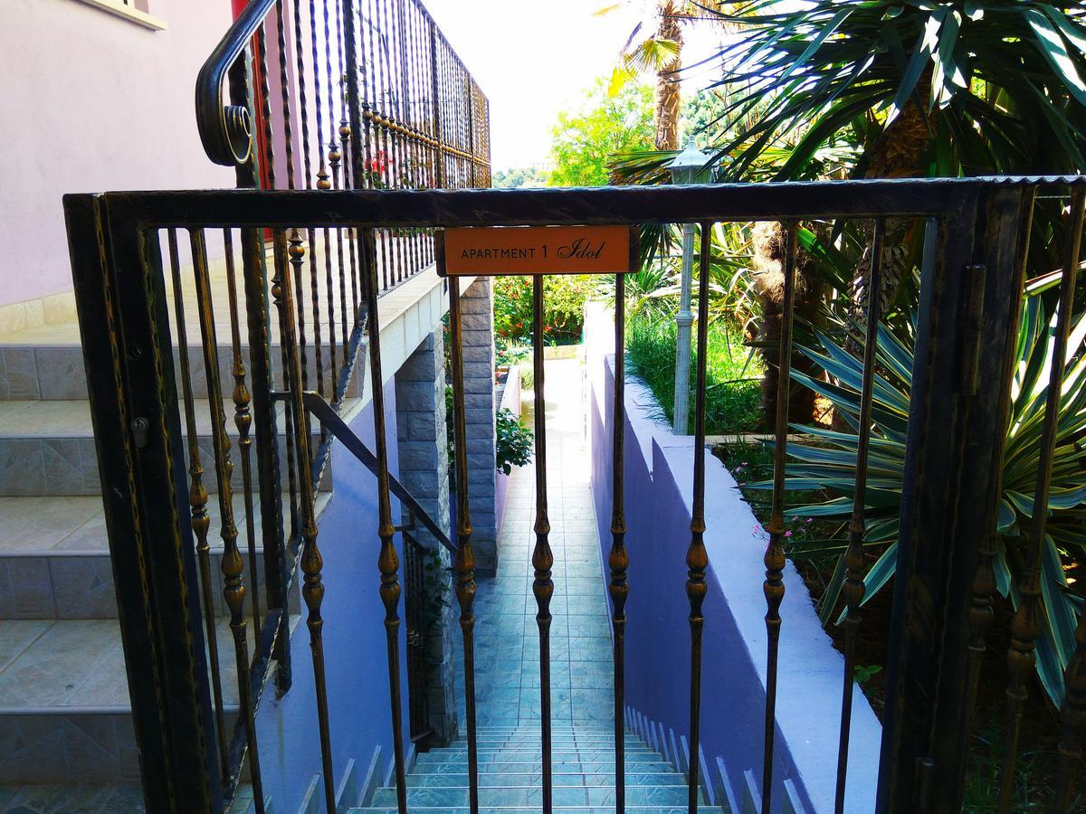 Aparthotel Viola Pjescana Uvala Bagian luar foto