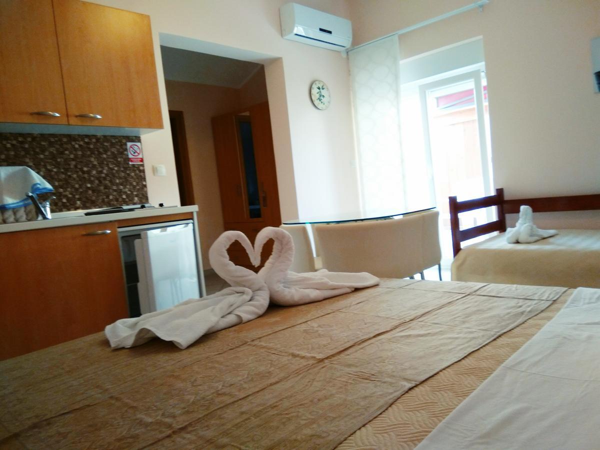 Aparthotel Viola Pjescana Uvala Bagian luar foto