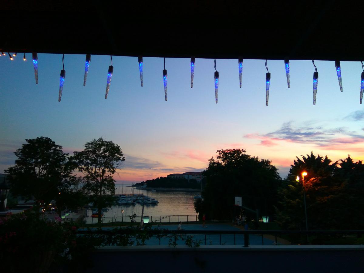 Aparthotel Viola Pjescana Uvala Bagian luar foto