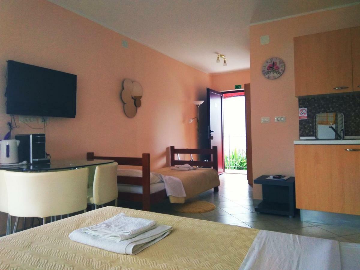 Aparthotel Viola Pjescana Uvala Bagian luar foto