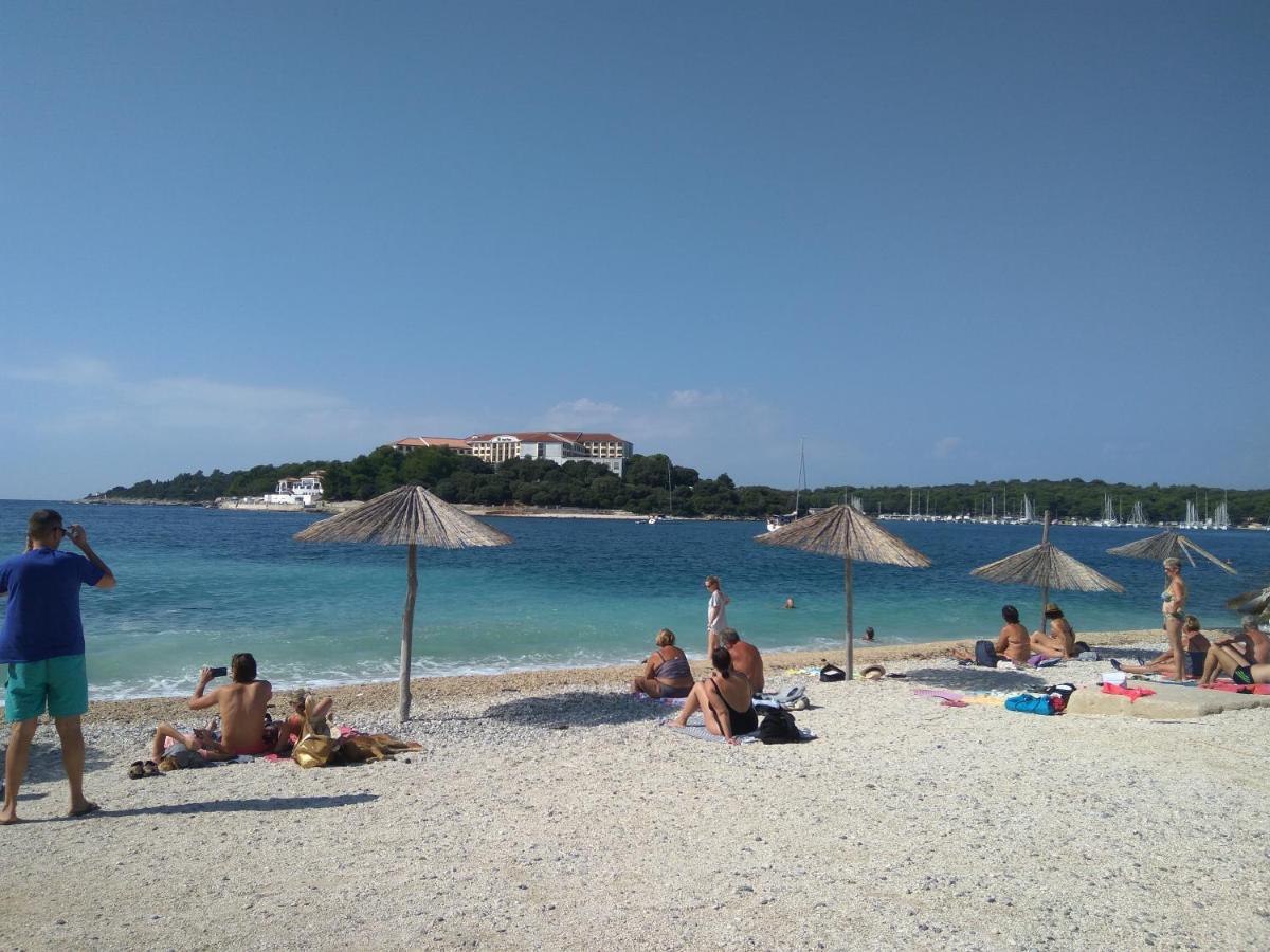 Aparthotel Viola Pjescana Uvala Bagian luar foto